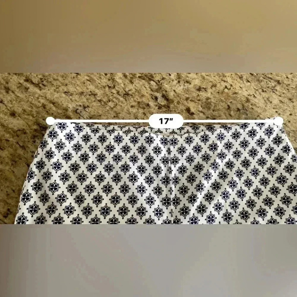 Talbots Black & White Print Straight Leg Crop Pants Side Zip Size 12 Like New - Picture 9 of 11